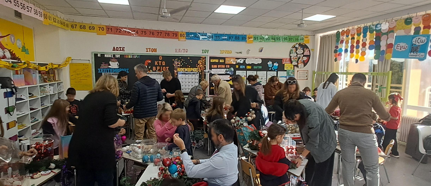 Οι μαθητές/-τριες 2ας ταξης του ΔΚΨ ετοιμάζουν χριστουγεννιάτικες κατασκευές για το Bazaar