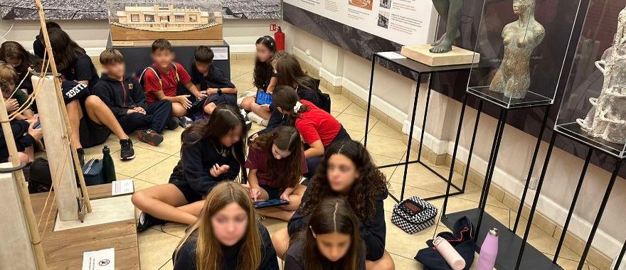 Psychico College Grade 6 students visited the Observatory and the Herakleidon Museum