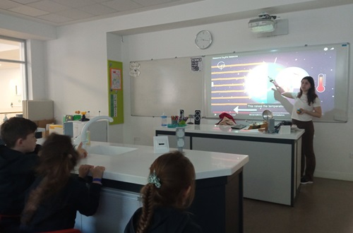 Psychico College Grade 1 students visit the Physics laboratory