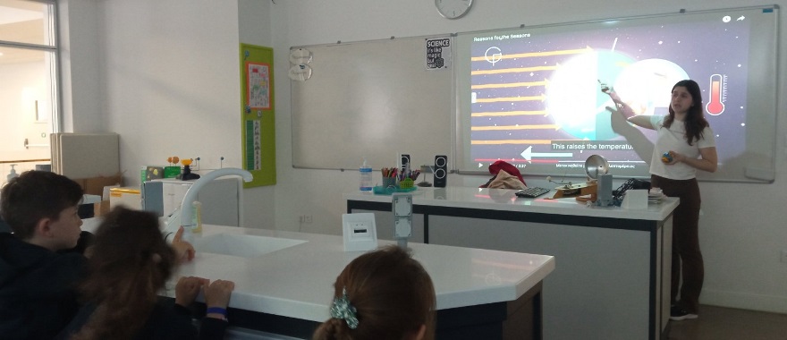 Psychico College Grade 1 students visit the Physics laboratory
