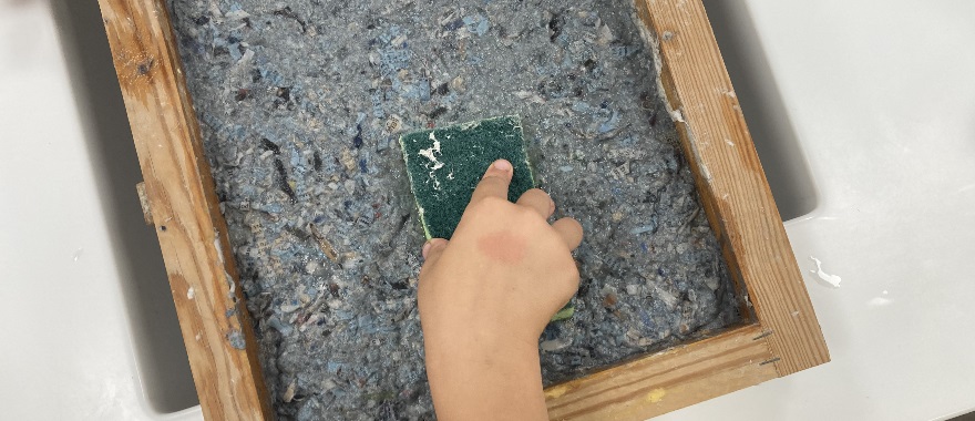 Psychico College Grade 2 visits the Physics Laboratory for the Paper Recycling Project