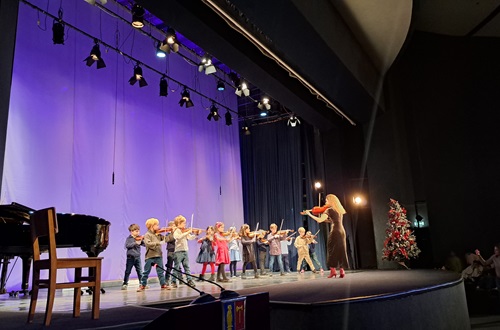 Psychico College Elementary School - Creative Activities Concert at the Christmas Bazaar