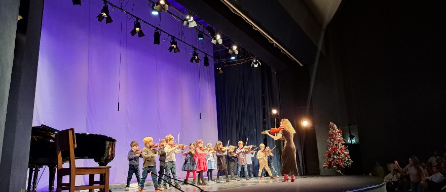Psychico College Elementary School - Creative Activities Concert at the Christmas Bazaar