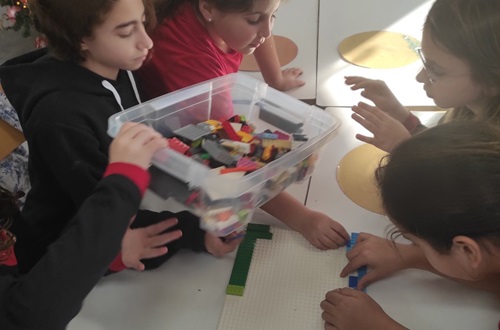 Psychico College Elementary Spanish Club