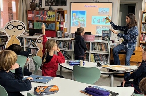 Psychico College Elementary School: Library – Grade 2: From a roll of paper to an entire neighborhood!