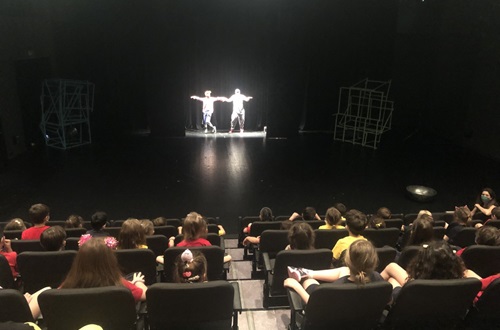 Kindergarten students visit the National Theater of Greece