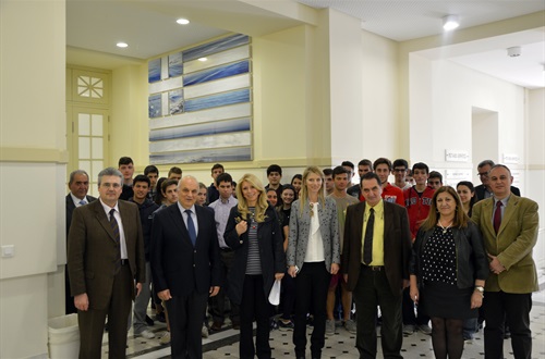 Έργα Τέχνης εμπνευσμένα από τις σημαίες Ελλάδος – ΗΠΑ στο Μπενάκειο