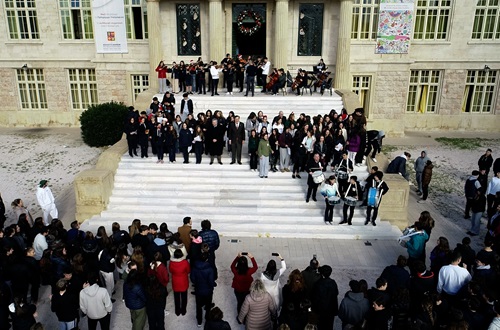 Χριστουγεννιάτικα Κάλαντα από τους μαθητές του Κολλεγίου