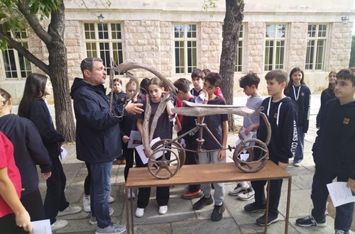 Athens College Junior High School - Tour of Alexandra Athanasiadis' Exhibition "Procession to the city"