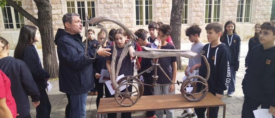 Athens College Junior High School - Tour of Alexandra Athanasiadis' Exhibition "Procession to the city"