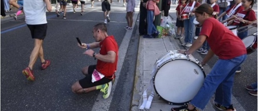 Η Drumsticks του Δημοτικού Κολλεγίου Αθηνών στον Αυθεντικό Μαραθώνιο