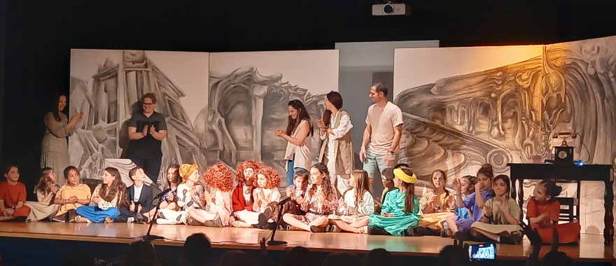 Annie – Παράσταση από τον Όμιλο "Το Τρίτο Κουδούνι" του Δημοτικού Κολλεγίου Αθηνών στο Πανηγύρι 2024