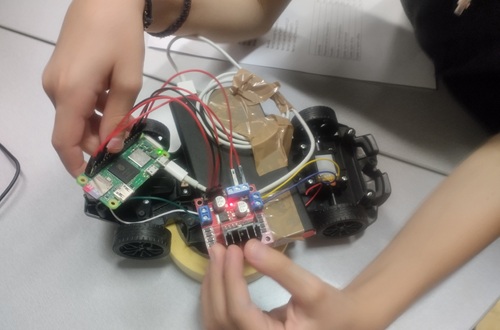Athens College Elementary School - Programming Club: Programming a remote-controlled car with Python