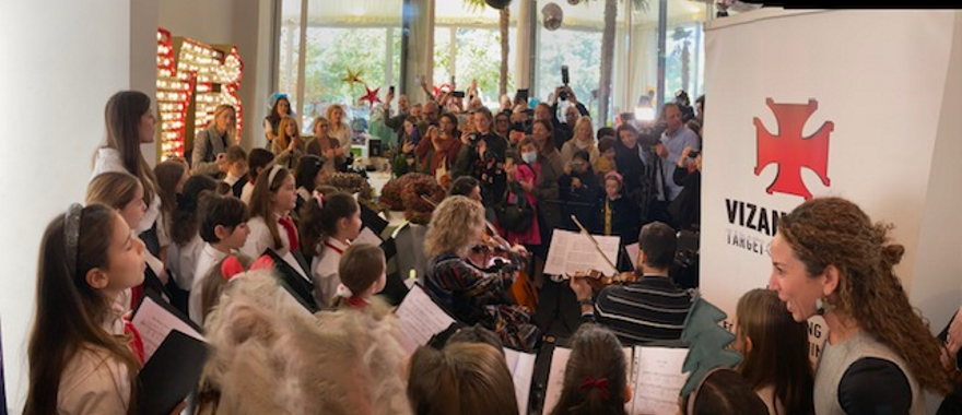 The Athens College Elementary School Choir meets the Elpida Association