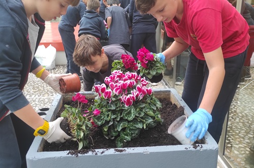 Athens College Elementary School Volunteering Club