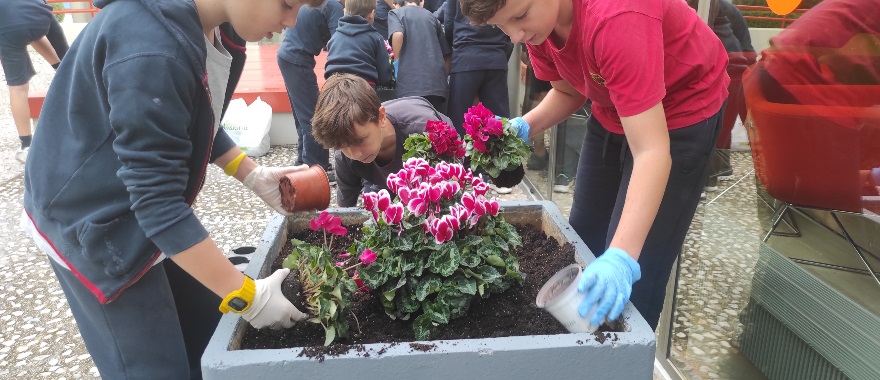 Athens College Elementary School Volunteering Club