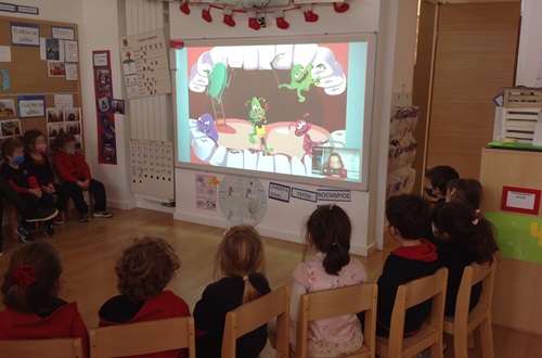 The Seahorse class makes an inquiry into the Community and professions