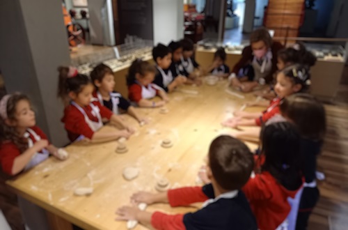 Kindergarten Students visit the Loulis Museum