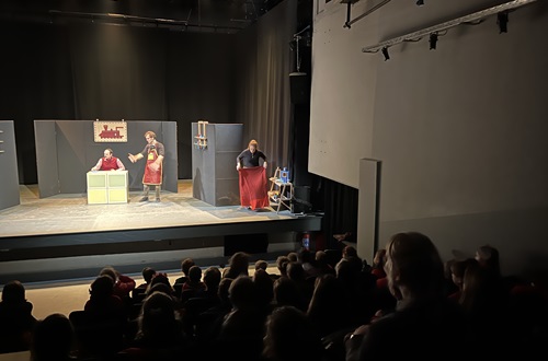 Kindergarten Students Go to the Olvio Theater