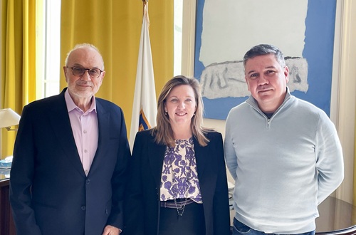 IB World School Manager Mauricio Joven Bonelo visits the College