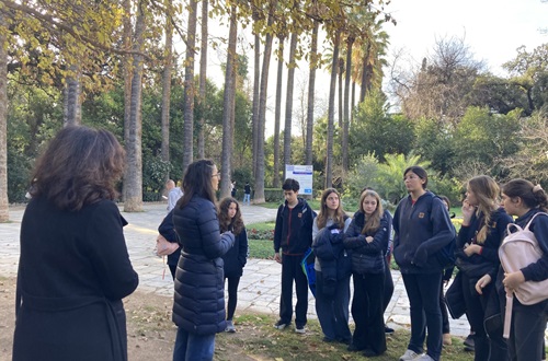 Students of the "Living in the Mediterranean - Land of the Olive" Club visit the National Garden