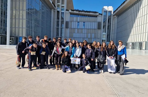 The Athens College Junior High School "World Explorers" Club visits the "Stavros Niarchos" Foundation